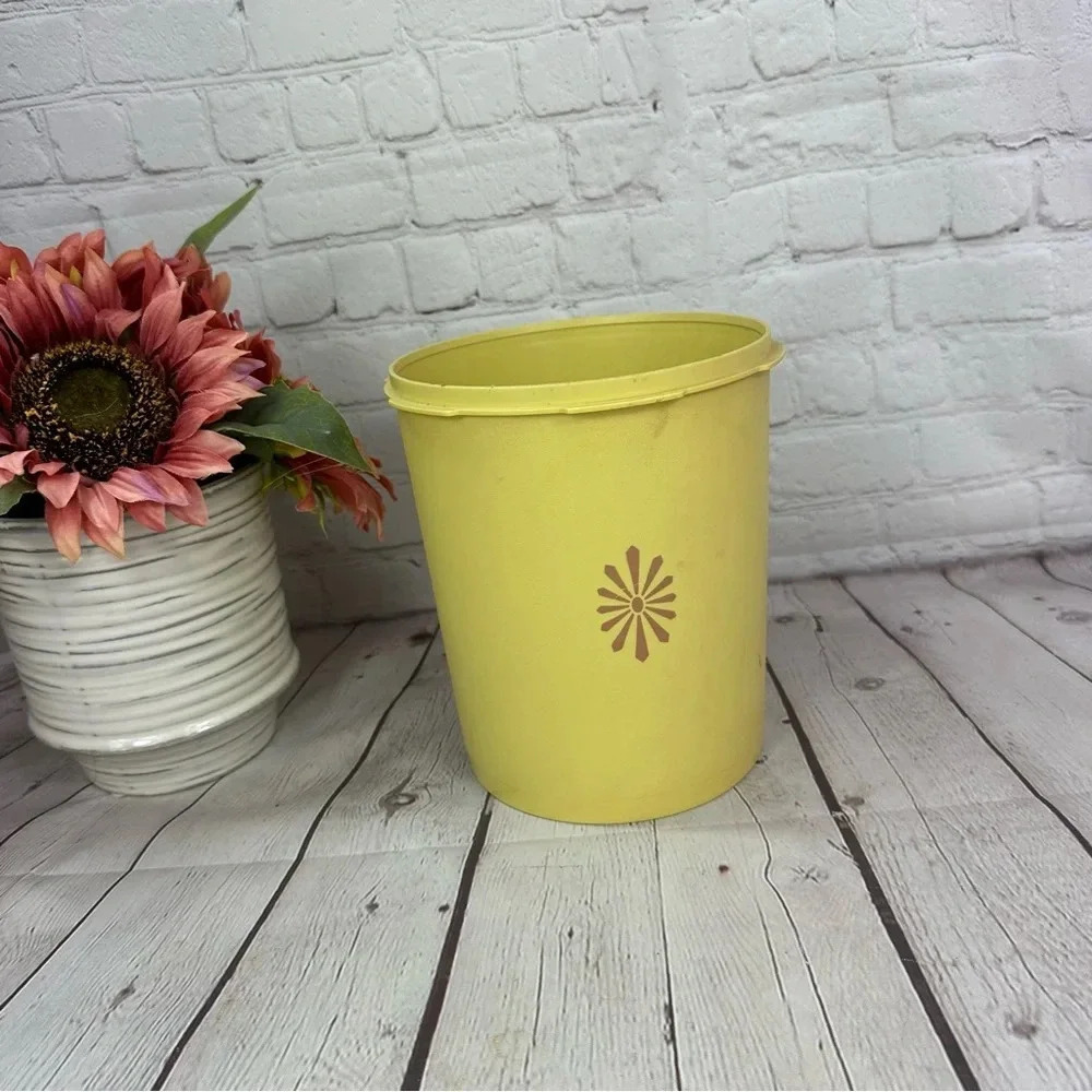 vintage tupperware 6.5in canister